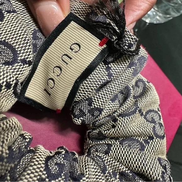 Gucci Monogram Beige and Brown Hair Scrunchie display picture 3